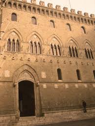 Palazzo Salimbeni Banca Monte Dei Paschi As I Walked Past Palazzo Salimbeni I Looked In Vain For Remnants Of The Old Tower It Wa Siena Building Fortification
