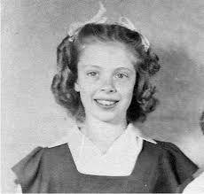 Elizabeth Bayes's Instagram, Twitter & Facebook