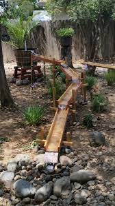 37 Diy Wasserbrunnen Um Ihren Garten Attraktiver Zu Machen Ein Diy Brunnen Ist Kosten Container Water Gardens Backyard Water Feature Modern Garden