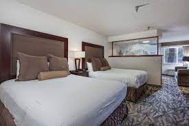 The privately owned hotel sits on the scenic deschutes river. Rooms At Shilo Inns Bend Shilo Inns Bend