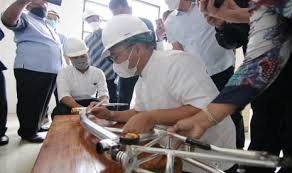 Sepeda chrome lipat billiton yang diproduksi pt billiton bike indonesia ini 'hanya' berbobot 9,7 kilogram. Sepeda Lipat Billiton Karya Anak Belitung Siap Mendunia Republika Online