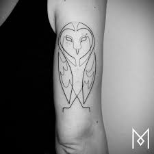 .known for his distinctive minimalist tattoos that use just a single line to form a desired shape. Tattoo Stil Single Line Feelfarbig Tattoos Uns Kunst