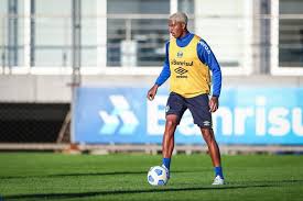Guilherme alecsander machado guedes (born 18 may 1999), commonly known as guilherme guedes, is a brazilian footballer who currently plays as a defender for grêmio. Guilherme Guedes E Jean Pyerre Devem Ser As Novidades De Felipao Para O Gre Nal Gzh