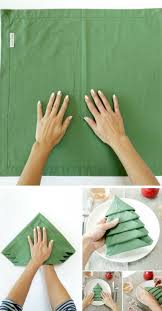 D'autres idées de pliages de serviettes pour décorer sa table de fête. Pour Noel Impressionnez Votre Famille Avec Ce Pliage De Serviette En Forme De Sapin