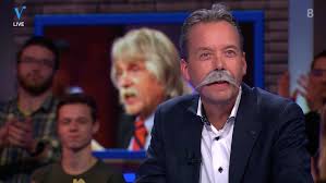 Chef voetbal valentijn driessen en pim sedee bespreken hoe het nu verder moet met oranje. Valentijn Driessen Vervangt Op Hilarische Wijze Johan Bij Vi Entertainment Telegraaf Nl