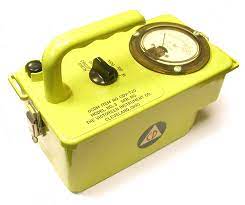It looks like the effect of nearby electrostatic fields still affects the voltage output, regardless of the back plane being connected to. Cd V 720 Ion Chamber Survey Meter Ca 1956 1962