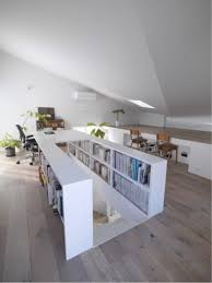 La chambre des enfants est la pièce qui nécessite le plus de rangements pour ranger jouets, livres, jeux qui s'accumulent au fil des années, même si on trie régulièrement, organisée que nous sommes (!!!) et on les récupère pour en faire des rangements pour la chambre des enfants ! Astuces 12 Idees De Rangements Malins Sous Les Combles Reve De Combles