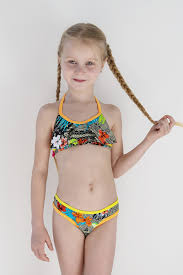 Trouvez l'article de la collection maillot de bain dont vous avez besoin. Maillot De Bain Fillette 2 Pieces Bandeau Bavette Belle