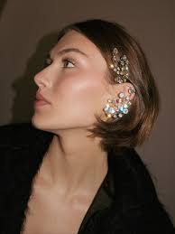 Sometimes well done and subtle is the way to go 🤌🏻 Our Vera Vee Halo is  a✨ viral✨ bestseller for a reason. Super architectural (a LELET calling  card) and easy to wear,