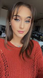 Extremely cold day yesterday here in Knoxville Tennessee as well. Did not  have fun working outside all day. Wow your really pretty🌻🌻🌻