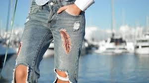 Lantaran langka, ia pun menjual sepatunya dengan harga rm 40.800 atau sekitar rp142 juta. 14 Arti Mimpi Tentang Celana Sobek Pertanda Datangnya Rezeki Ragam Bola Com