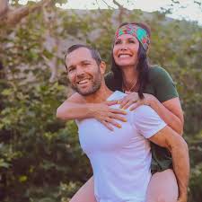 Man fired from job because of wifes porn star career - now they make vlogs  from van - The Mirror