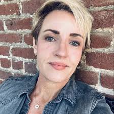 Courtney Stuart's Instagram, Twitter & Facebook