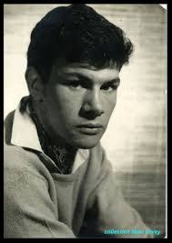 BEN MENDELSOHN Born: 03 April 1969 Birthplace: Melbourne Victoria Australia  Height: 180cm 5'11" One of Australia's most successful Actors. He's been  acting up a storm since his teens. He does drama and