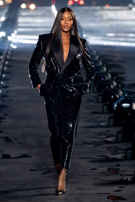 7 of Naomi Campbell's Most Iconic Runway Moments [PHOTOS]