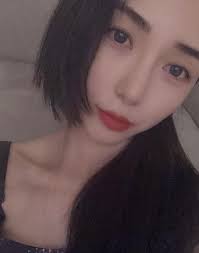 /사진=권민아 인스타그램 이에 권민아는 지난 8일 라이브 방송을 재차 진행하며 문 대통령을 언급한 이유를 말했다. P7t8lxoq8 Irum