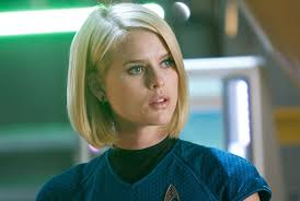 Alice Eve moglie di Keanu Reeves nel thriller sci-fi Replicas