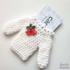 It's never too early to start getting ready for christmas! Christmas Gift Card Holder Ornament Free Crochet Pattern Knitterknotter