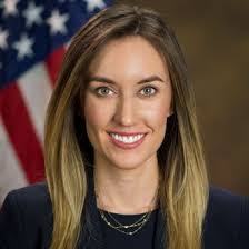 Rachael Tucker's Instagram, Twitter & Facebook