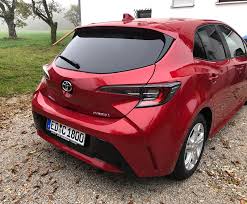 I don't see toyota offering the hybrid here because it would likely end up costing them prius sales. Toyota Corolla Hybrid Seite 10