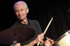 Drummer band rolling stones charlie watts meninggal dunia pada selasa (24/8/2021) waktu setempat. Nymldnl Rxujmm