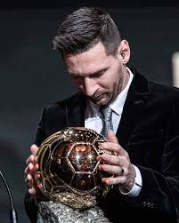 💭🌕 Two years ago Leo Messi won his 𝟖𝐭𝐡 𝐁𝐚𝐥𝐥𝐨𝐧 𝐝'𝐎𝐫 after  winning the World Cup with Argentina! 🇦🇷