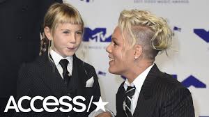 P!nk announced a duet entitled cover me in sunshine featuring her daughter, willow sage hart. Pink S Daughter Willow Shows Off Her Incredible Singing Chops With Cover Of A Million Dreams Youtube