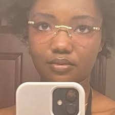 Zoie Lambert (@catchinzzzzzzs)