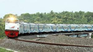 Agan belum pernah naik pesawat? 5 Larangan Naik Kereta Api Saat Mudik Lebaran Kumparan Com