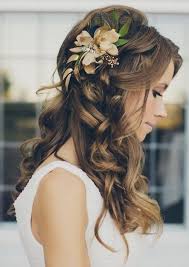 Hochzeit Haarschmuck Blumen In Den Haaren Brautjungfern Frisuren Frisur Hochzeit Hochzeitsfrisuren