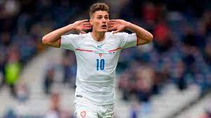 Patrik schick (born 24 january 1996) is a czech professional footballer who plays as a forward for bundesliga club bayer leverkusen and the czech republic national team. Chehiya Obygrala Shotlandiyu Na Evro 2020 Blagodarya Dublyu Shika