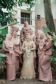 Yang kami hormati keluarga calon besan kami keluarga bapak …….dan ibu…… beserta seluruh keluarga besarnya. 7 Tips Menjadi Bridesmaid Yang Disayangi Sweetpictures