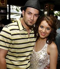 Born laura ana cosoi on 2nd january laura cosoi started her acting career playing the role of adina in the television series la bloc on pro. Smiley And Laura Cosoi Dating Gossip News Photos