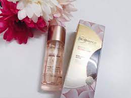 Japanese rose extract a lightweight essence water that contains a precious japanese rose extract (eijitsu), which provides extra hydration for the skin. Bio Essence Rose Gold Water Review Iman Abdul Rahim
