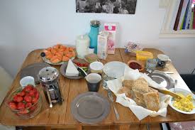 En dag som feires med kaker, is og masse kos. 17 Mai Frokost Mat