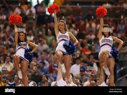Florida Gators cheerleaders cheer for ...