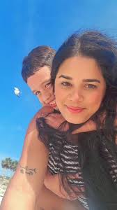 Laura Navarro Es Mamá