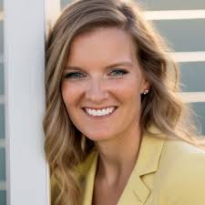 Holly Mcadoo's Instagram, Twitter & Facebook