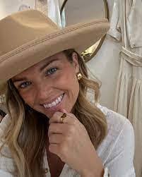 Kari Sapp's Instagram, Twitter & Facebook