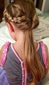 A low bun is the most classic hairstyle for girls for wedding. 1001 Ideen Fur Madchenfrisuren Zur Inspiration Girl Hairstyles Hair Styles Flower Girl Hairstyles