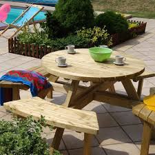 Cette élégante table basse ajoutera une touche d'originalité à votre salon ou votre séjour. Table Pique Nique Ronde En Bois Avec Bancs Cmj950384