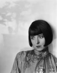 Hair sitting on the shoulders or beyond was rare and dark colors were in. 1920s Hairstyles That Defined The Decade From The Bob To Finger Waves Photos Huffpost Life