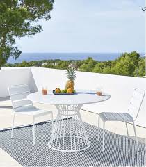 N'oubliez pas de parcourir l'ensemble de nos chaises design pas chères pour compléter votre meuble. Epingle Sur Maisons Du Monde