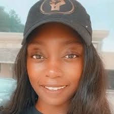 Shae Davis (@travelingshae)