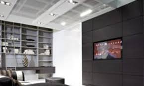 Fernseher aufhangen kabel verstecken wohnzimmer fernseher. So Schnell Ist Das Fernsehgerat Versteckt Um Das Haus Herum