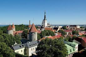 Landet er flatt og den gjennomsnittlige høyden er ikke høyere enn 50 meter, og det høyeste punktet i landet, suur munamägi, ligger i sørøst med 318 meter. Steckbrief Estland Europa Erkunde Die Welt