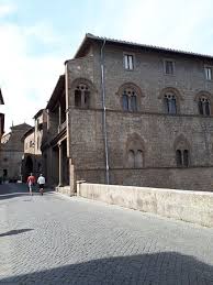 Con alcuni quartieri ben conservati, è cinto da mura e circondato da quartieri moderni. Centro Storico Foto Di Viterbo Provincia Di Viterbo Tripadvisor