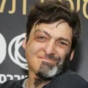 ארד היא בתם של אריה ארד, שהיה עיתונאי בעיתון דבר, בגלי צהל ובקול ישראל, ונורית ארד, שהייתה עיתונאית בידיעות אחרונות בתחום הצרכנות והקימה וניהלה את המדור טיפול מהיר. ×'×•×'×¨×™× ×ž×©×¤×™×¢×™× Mobile ××•× ×™×'×¨×¡×™×˜×ª ×ª ×