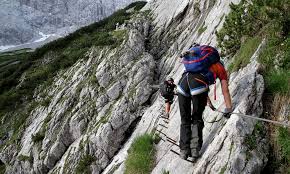 Höllentalanger mit blick auf zugspitze. Durch Das Hollental Auf Die Zugspitze Wildnisabenteuer