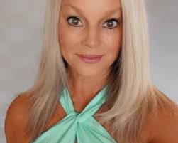 Linda Haswell's Instagram, Twitter & Facebook